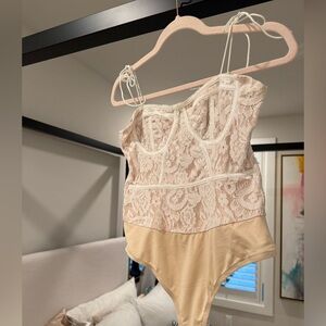 Superdown Lace Camisole in Cream and Tan